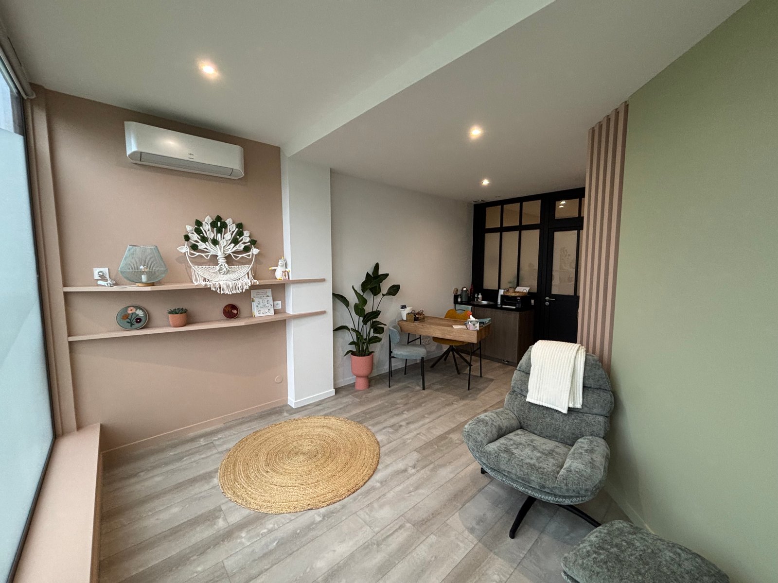 Séance de sophrologie dans un environnement zen